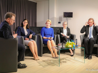 Uczestnicy debaty podczas VII Szczytu Politycznego Partnerstwo Odry w Zielonej Górze