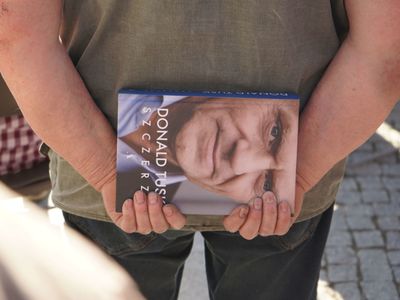 W środowe popołudnie, 18 maja 2022 r.,  Donald Tusk spotkał się z mieszkańcami w Parku Tysiąclecia w Krośnie Odrzańskim