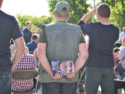 W środowe popołudnie, 18 maja 2022 r.,  Donald Tusk spotkał się z mieszkańcami w Parku Tysiąclecia w Krośnie Odrzańskim