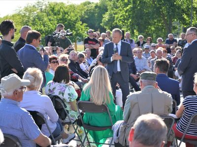 W środowe popołudnie, 18 maja 2022 r.,  Donald Tusk spotkał się z mieszkańcami w Parku Tysiąclecia w Krośnie Odrzańskim