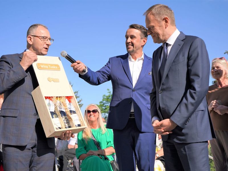 W środowe popołudnie, 18 maja 2022 r.,  Donald Tusk spotkał się z mieszkańcami w Parku Tysiąclecia w Krośnie Odrzańskim