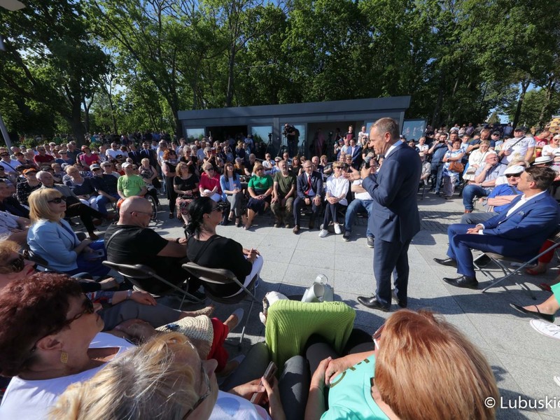 Spotkanie Donalda Tuska z mieszkańcami Krosno Odrz.