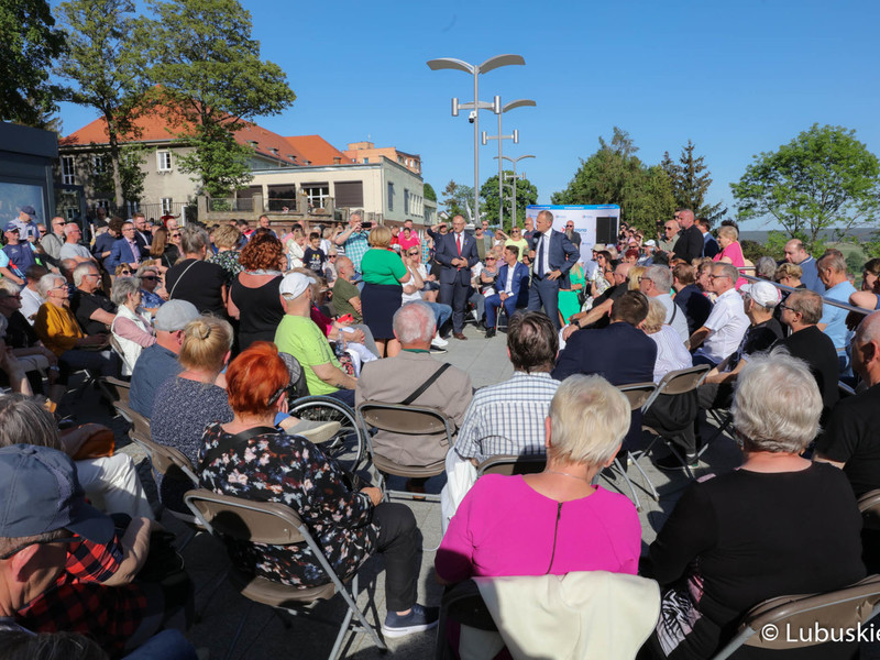Spotkanie Donalda Tuska z mieszkańcami Krosno Odrz.