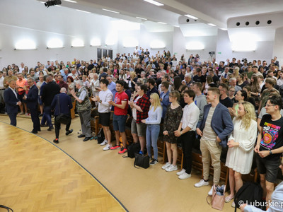 Spotkanie przewodniczącego PO Donalda Tuska ze studentami Uniwersytetu Zielonogórskiego oraz mieszkańcami Zielonej Góry w Auli UZ 