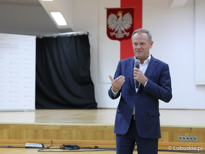 Przewodniczący PO Donald Tusk na spotkaniu ze studentami Uniwersytetu Zielonogórskiego oraz mieszkańcami Zielonej Góry w Auli UZ 