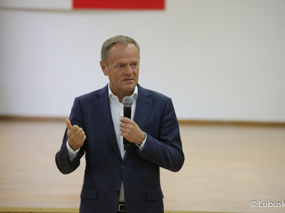 Przewodniczący PO Donald Tusk na spotkaniu ze studentami Uniwersytetu Zielonogórskiego oraz mieszkańcami Zielonej Góry w Auli UZ 
