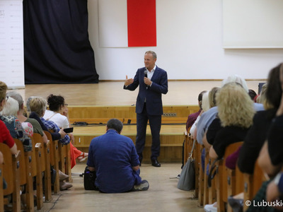 Spotkanie przewodniczącego PO Donalda Tuska ze studentami Uniwersytetu Zielonogórskiego oraz mieszkańcami Zielonej Góry w Auli UZ 