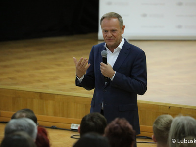Spotkanie przewodniczącego PO Donalda Tuska ze studentami Uniwersytetu Zielonogórskiego oraz mieszkańcami Zielonej Góry w Auli UZ 