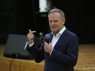 Przewodniczący PO Donald Tusk na spotkaniu ze studentami Uniwersytetu Zielonogórskiego oraz mieszkańcami Zielonej Góry w Auli UZ 