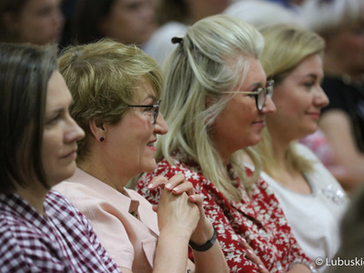 Marszałek Woj. Lubuskiego Elżbieta Anna Polak (w centrum) podczas spotkania z przewodniczącym PO Donaldem Tuskiem w Auli UZ