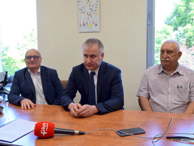 Przedstawiciele Lubuskiego Związku Pszczelarzy z Zielonej Góry: prezes Zarządu - Bogusław Dubiel, wiceprezes Marcin Kamiński oraz skarbnik Wojciech Dobicki.