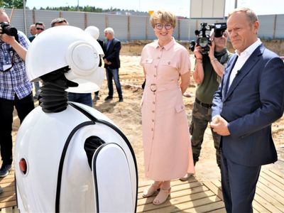 Donalda Tuska przywitał w Zielonej Górze Nowym Kisielinie również robot