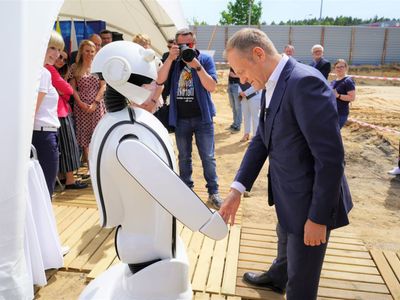 Donalda Tuska przywitał w Zielonej Górze Nowym Kisielinie również robot