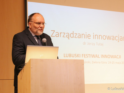 Dr Jerzy Tutaj na wykładzie inaugurującym I Lubuski Festiwal Innowacji Zielona Góra 2022