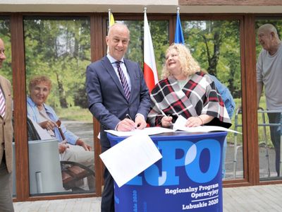 Podpisanie umowy na rozbudowę Ośrodka Integracji Społecznej w Zielonej Górze ze wsparciem Regionalnego Programu Operacyjnego – Lubuskie 2020