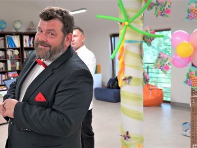 Obchody Dnia Matki w Ośrodku Integracji Społecznej w Zielonej Górze. Seniorów rozbawili – tym razem w rolach trenerów aktywacji: Marcin Wiśniewski (m.in. popularny Bachus podczas zielonogórskiego Winobrania) i Przemysław Żejmo (na co dzień aktor kabaretu Jurki). 
