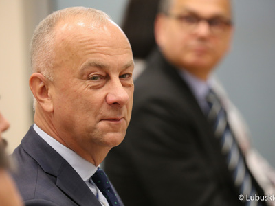 Członek zarządu woj. lubuskiego Marcin Jabłoński na uroczystości wręczenia odznak honorowych „Zasłużony dla transportu Rzeczypospolitej Polskiej”