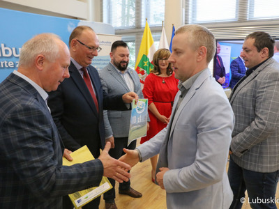 Przekazanie umowy w ramach konkursu Lubuska Odnowa Wsi 2022