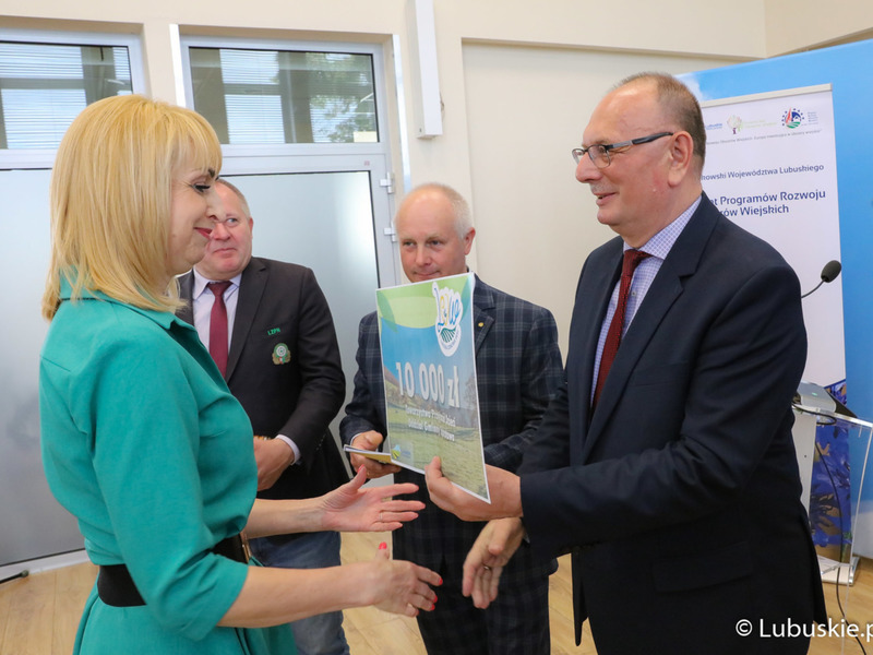 Przekazanie umowy w ramach konkursu Lubuska Odnowa Wsi 2022