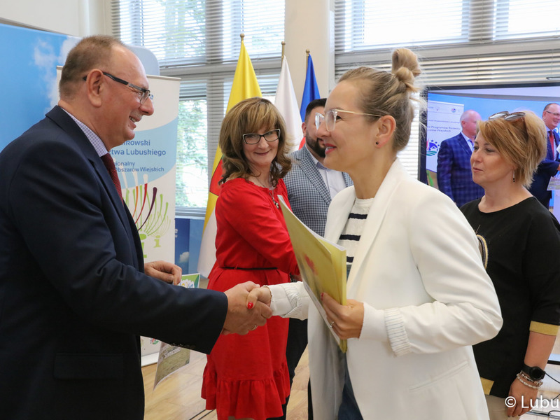 Przekazanie umowy w ramach konkursu Lubuska Odnowa Wsi 2022