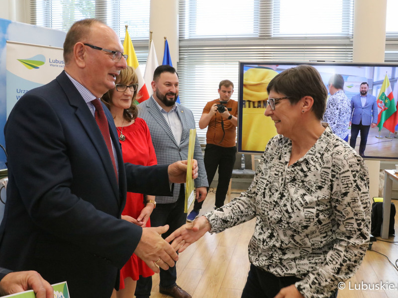 Przekazanie umowy w ramach konkursu Lubuska Odnowa Wsi 2022