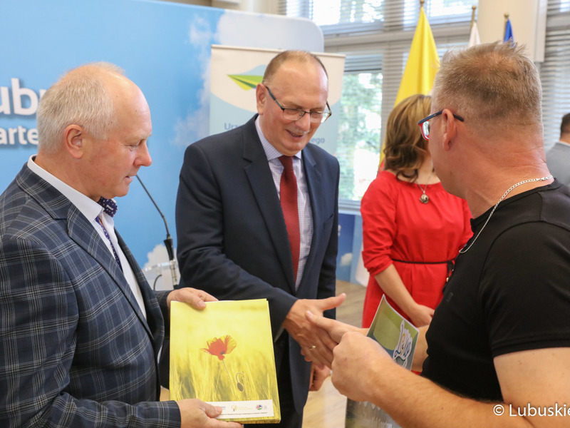 Przekazanie umowy w ramach konkursu Lubuska Odnowa Wsi 2022