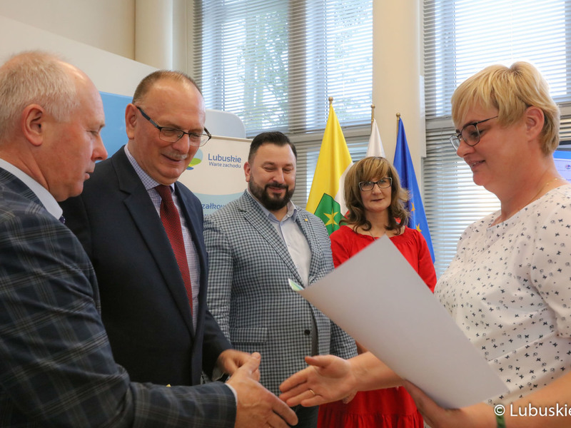 Przekazanie umowy w ramach konkursu Lubuska Odnowa Wsi 2022