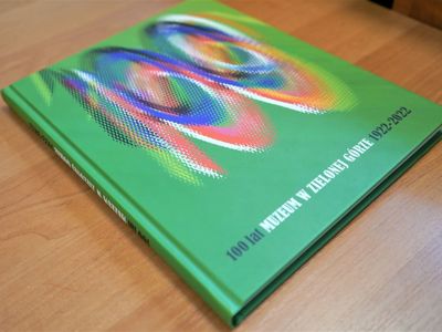 Muzeum Ziemi Lubuskiej wydało jubileuszowy katalog „100 lat Muzeum w Zielonej Górze 1922-2022”. 