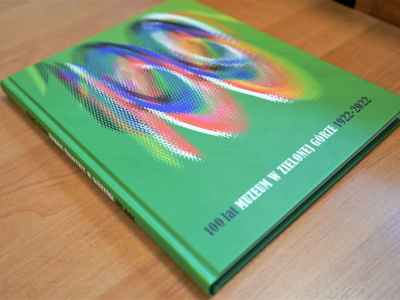 Muzeum Ziemi Lubuskiej wydało jubileuszowy katalog „100 lat Muzeum w Zielonej Górze 1922-2022”.