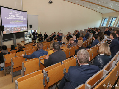 Sympozjum medyków specjalizujących się w leczeniu nowotworów głowy i szyi
