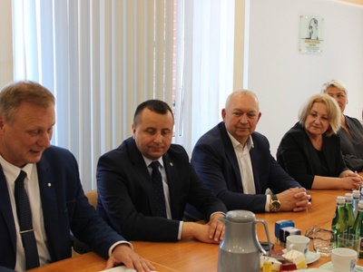 Podpisywanie umów we Wschowie