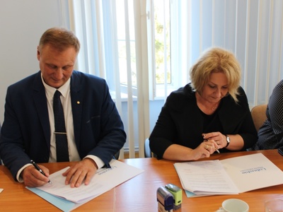 Podpisywanie umów we Wschowie