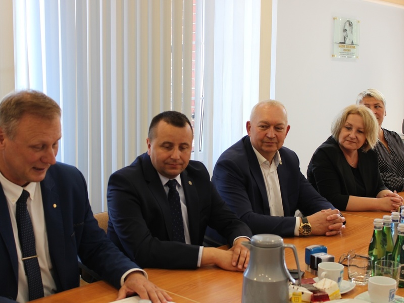 Podpisywanie umów we Wschowie
