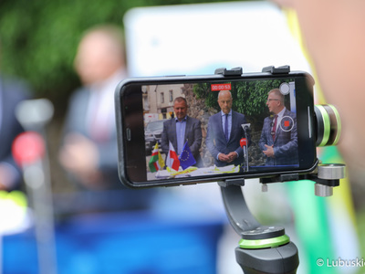 Członek zarządu woj. lubuskiego Marcin Jabłoński podpisał umowę na rozbudowę infrastruktury rowerowej w gminie Szprotawa - Velo Sprotavia.