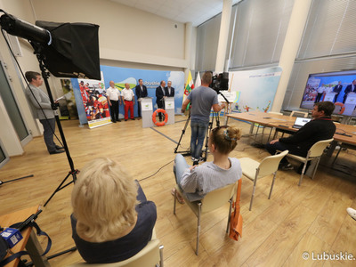 Konferencja prasowa dot. przekazania przez Samorząd Województwa Lubuskiego dotacji w wysokości 200 tysięcy złotych dla lubuskiego WOPR