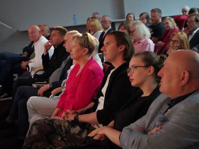 8(11). Kozzi Film Festiwal 2022. Gala w Bibliotece Norwida w Zielonej Górze. Wśród fundatorów festiwalowych statuetek byli Marszałek Województwa Lubuskiego Elżbieta Anna Polak i przewodniczący Sejmiku Województwa Lubuskiego Wacław Maciuszonek, który wręczał też laury podczas poniedziałkowej gali.