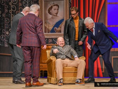 „Człowiek dwóch szefów” Richarda Beana to uwspółcześniona wersja „Sługi dwóch panów” Carla Goldoniego. Spektakl wyreżyserował w Lubuskim Teatrze Tomasz Dutkiewicz. Zielonogórska premiera: 14 maja 2022 r. 