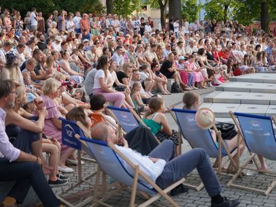 18 czerwca 2022 r. Koncert promenadowy artystów Filharmonii Zielonogórskiej. Zabrzmiała muzyka filmowa. Orkiestrą Symfoniczną Filharmonii Zielonogórskiej dyrygował gościnnie Łukasz Hermanowicz. Na finał były wielkie brawa i bisy. 