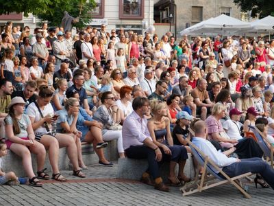 18 czerwca 2022 r. Koncert promenadowy artystów Filharmonii Zielonogórskiej. Zabrzmiała muzyka filmowa. Orkiestrą Symfoniczną Filharmonii Zielonogórskiej dyrygował gościnnie Łukasz Hermanowicz. Na finał były wielkie brawa i bisy. 