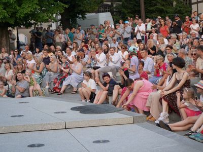 18 czerwca 2022 r. Koncert promenadowy artystów Filharmonii Zielonogórskiej. Zabrzmiała muzyka filmowa. Orkiestrą Symfoniczną Filharmonii Zielonogórskiej dyrygował gościnnie Łukasz Hermanowicz. Na finał były wielkie brawa i bisy. 