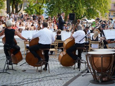 18 czerwca 2022 r. Koncert promenadowy artystów Filharmonii Zielonogórskiej. Zabrzmiała muzyka filmowa. Orkiestrą Symfoniczną Filharmonii Zielonogórskiej dyrygował gościnnie Łukasz Hermanowicz. Na finał były wielkie brawa i bisy. 