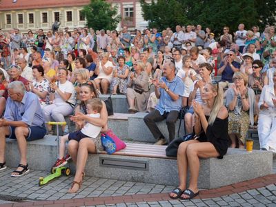 18 czerwca 2022 r. Koncert promenadowy artystów Filharmonii Zielonogórskiej. Zabrzmiała muzyka filmowa. Orkiestrą Symfoniczną Filharmonii Zielonogórskiej dyrygował gościnnie Łukasz Hermanowicz. Na finał były wielkie brawa i bisy. 