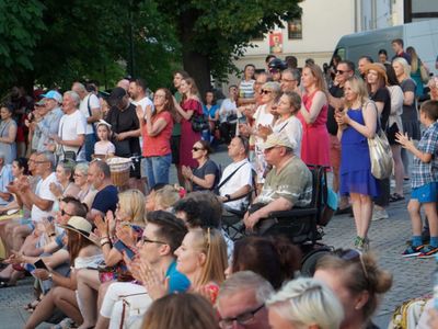 18 czerwca 2022 r. Koncert promenadowy artystów Filharmonii Zielonogórskiej. Zabrzmiała muzyka filmowa. Orkiestrą Symfoniczną Filharmonii Zielonogórskiej dyrygował gościnnie Łukasz Hermanowicz. Na finał były wielkie brawa i bisy. 