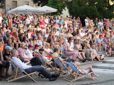 18 czerwca 2022 r. Koncert promenadowy artystów Filharmonii Zielonogórskiej. Zabrzmiała muzyka filmowa. Orkiestrą Symfoniczną Filharmonii Zielonogórskiej dyrygował gościnnie Łukasz Hermanowicz. Na finał były wielkie brawa i bisy. 