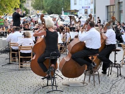 18 czerwca 2022 r. Koncert promenadowy artystów Filharmonii Zielonogórskiej. Zabrzmiała muzyka filmowa. Orkiestrą Symfoniczną Filharmonii Zielonogórskiej dyrygował gościnnie Łukasz Hermanowicz. Na finał były wielkie brawa i bisy. 