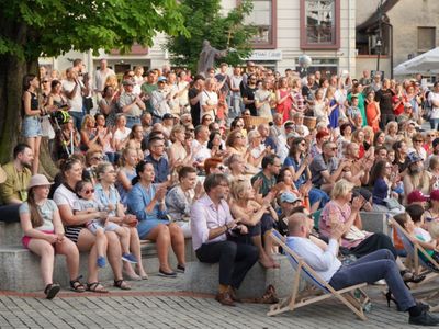 18 czerwca 2022 r. Koncert promenadowy artystów Filharmonii Zielonogórskiej. Zabrzmiała muzyka filmowa. Orkiestrą Symfoniczną Filharmonii Zielonogórskiej dyrygował gościnnie Łukasz Hermanowicz. Na finał były wielkie brawa i bisy. 