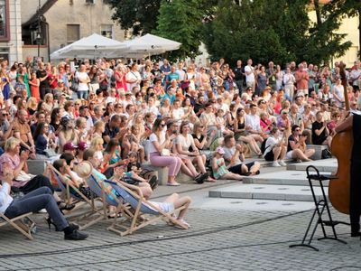 18 czerwca 2022 r. Koncert promenadowy artystów Filharmonii Zielonogórskiej. Zabrzmiała muzyka filmowa. Orkiestrą Symfoniczną Filharmonii Zielonogórskiej dyrygował gościnnie Łukasz Hermanowicz. Na finał były wielkie brawa i bisy. 