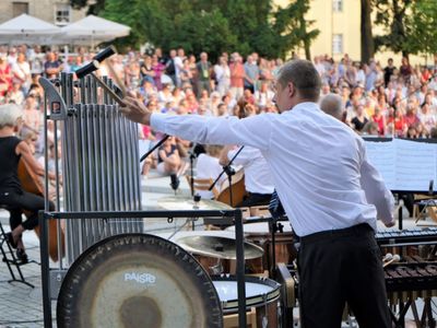 18 czerwca 2022 r. Koncert promenadowy artystów Filharmonii Zielonogórskiej. Zabrzmiała muzyka filmowa. Orkiestrą Symfoniczną Filharmonii Zielonogórskiej dyrygował gościnnie Łukasz Hermanowicz. Na finał były wielkie brawa i bisy. 