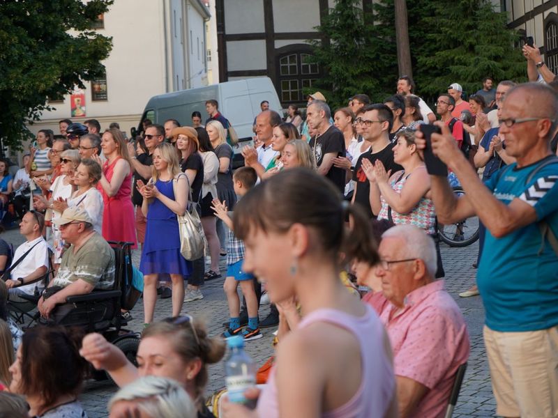 18 czerwca 2022 r. Koncert promenadowy artystów Filharmonii Zielonogórskiej. Zabrzmiała muzyka filmowa. Orkiestrą Symfoniczną Filharmonii Zielonogórskiej dyrygował gościnnie Łukasz Hermanowicz. Na finał były wielkie brawa i bisy.