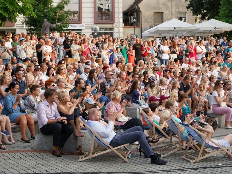 18 czerwca 2022 r. Koncert promenadowy artystów Filharmonii Zielonogórskiej. Zabrzmiała muzyka filmowa. Orkiestrą Symfoniczną Filharmonii Zielonogórskiej dyrygował gościnnie Łukasz Hermanowicz. Na finał były wielkie brawa i bisy.